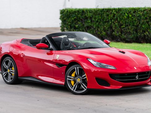 Used 2019 Ferrari Portofino image 3