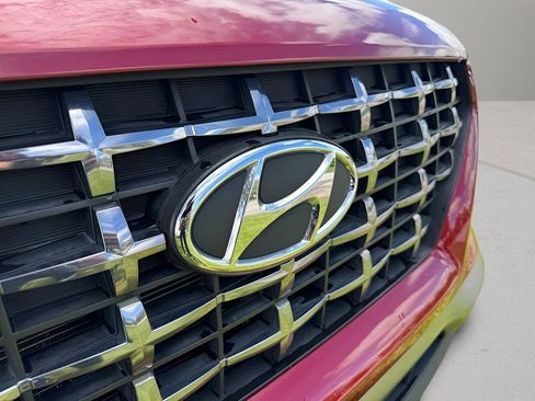 Used 2024 Hyundai Venue Limited FWD image 11