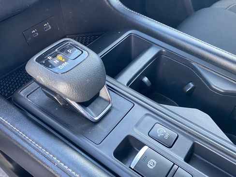 Used 2023 Nissan Pathfinder S image 25