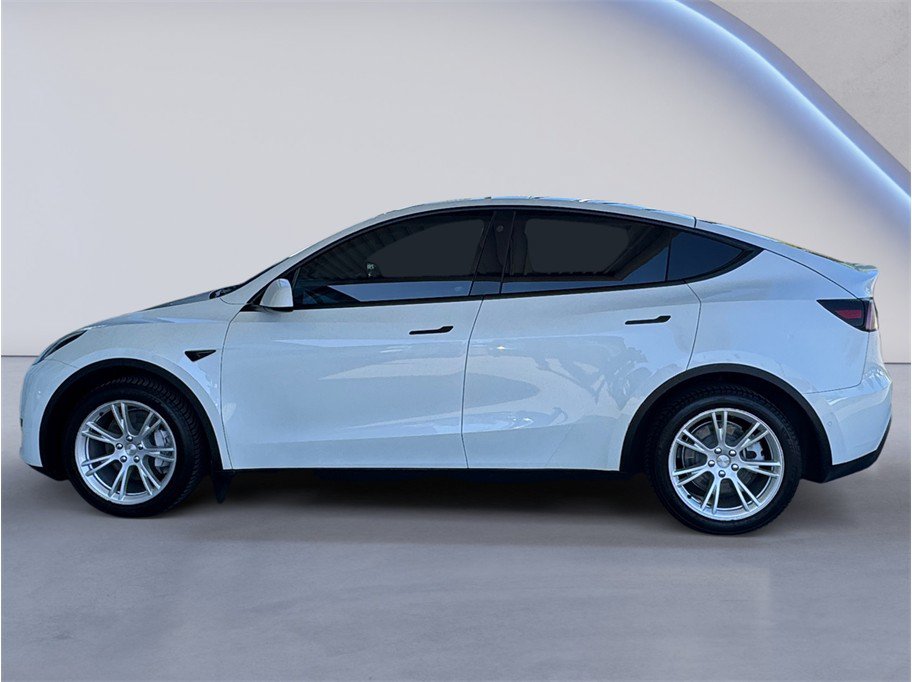 Used 2022 Tesla Model Y Long Range AWD/4WD image 3