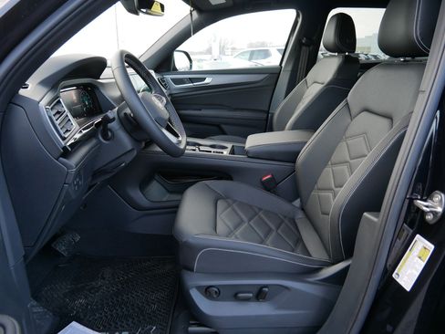 New 2026 Volkswagen Atlas Cross Sport SE image 4