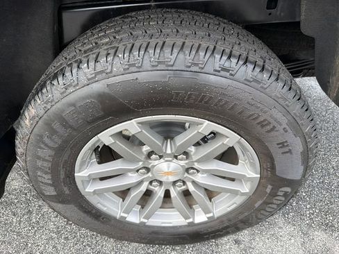 Used 2025 Chevrolet Colorado LT RWD image 19
