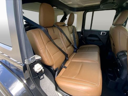Used 2022 Jeep Wrangler Unlimited Sahara w/ Cold Weather Group AWD/4WD image 18