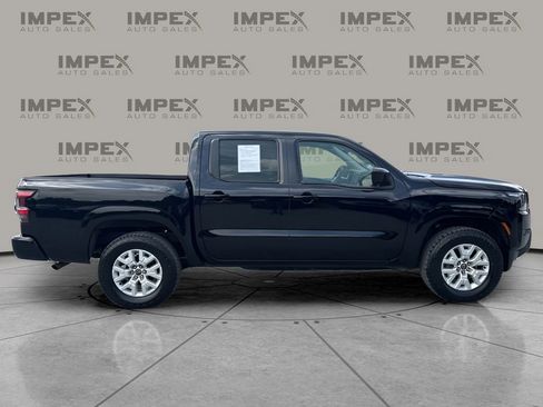 Used 2023 Nissan Frontier SV image 6