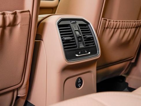 Certified 2026 Porsche Macan AWD/4WD image 28