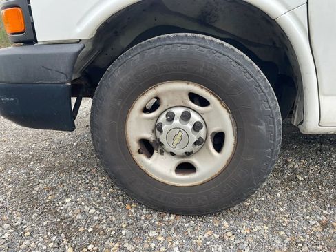 Used 2013 Chevrolet Express 3500 RWD image 29