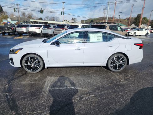 New 2025 Nissan Altima 2.5 SR image 5