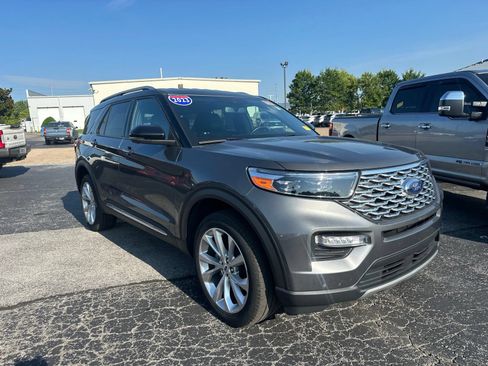 Used 2023 Ford Explorer Platinum w/ Equipment Group 601A AWD/4WD image 3