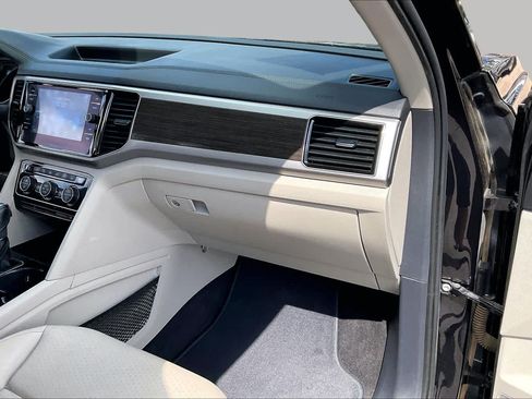 Used 2018 Volkswagen Atlas SEL AWD/4WD image 19