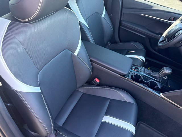 Used 2025 Toyota Camry SE w/ Convenience Package FWD image 16