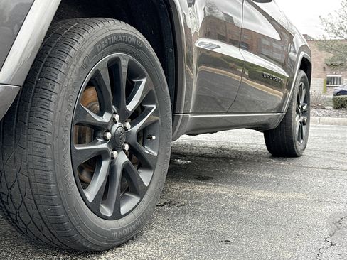 Used 2019 Jeep Grand Cherokee Altitude AWD/4WD image 11