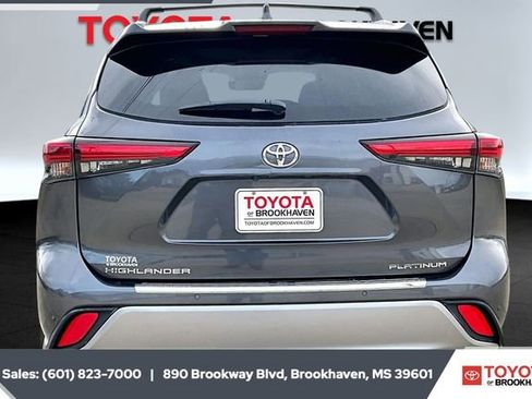Used 2022 Toyota Highlander Platinum image 4
