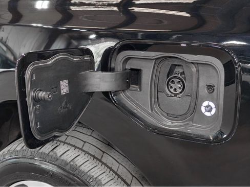 Used 2023 Ford F150 Lightning Platinum AWD/4WD image 5