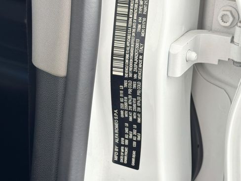 Used 2019 Alfa Romeo Stelvio RWD image 12
