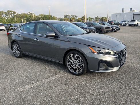 Used 2025 Nissan Altima 2.5 SL FWD image 2