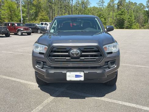 Used 2019 Toyota Tacoma SR w/ SR Convenience Package image 2