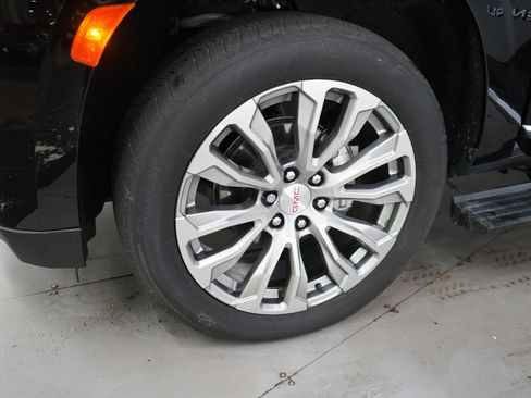 Used 2022 GMC Yukon XL Denali image 27