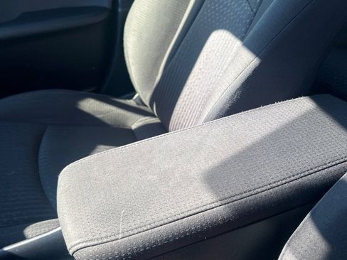 Used 2017 Toyota Prius image 14