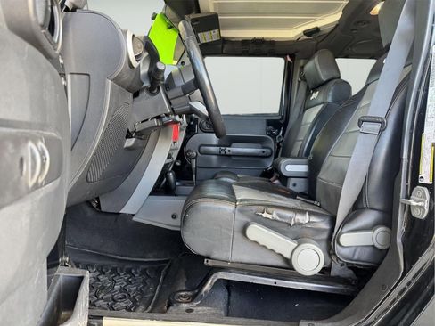 Used 2009 Jeep Wrangler Unlimited Sahara w/ Mopar Leather Group AWD/4WD image 12