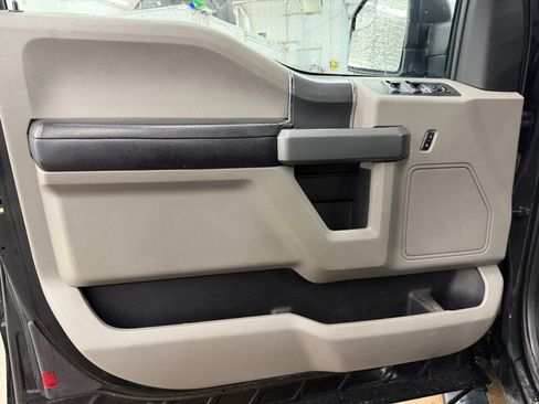 Used 2016 Ford F150 XLT w/ Equipment Group 302A Luxury image 20