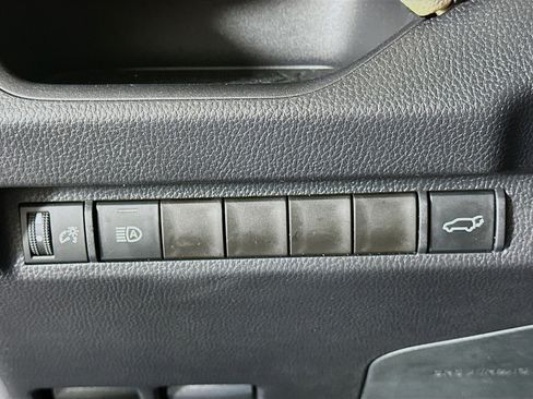 Used 2025 Toyota RAV4 XLE Premium image 17