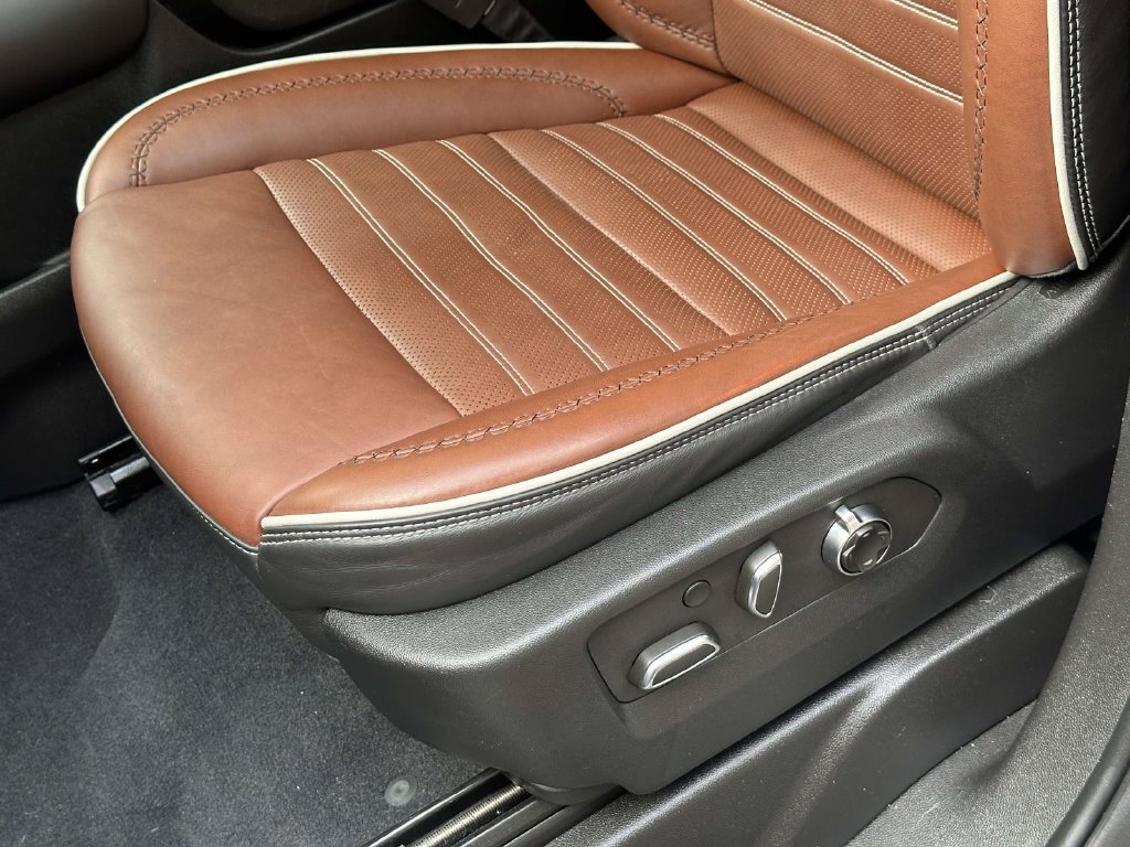 Used 2023 GMC Yukon Denali Ultimate AWD/4WD image 30