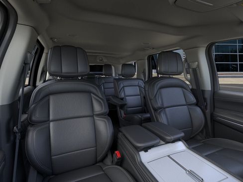 New 2026 Lincoln Navigator Premiere AWD/4WD image 10