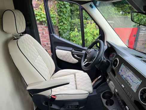 Used 2021 Mercedes-Benz Sprinter 3500 image 28
