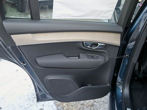 New 2026 Volvo XC90 T8 Plus image 15