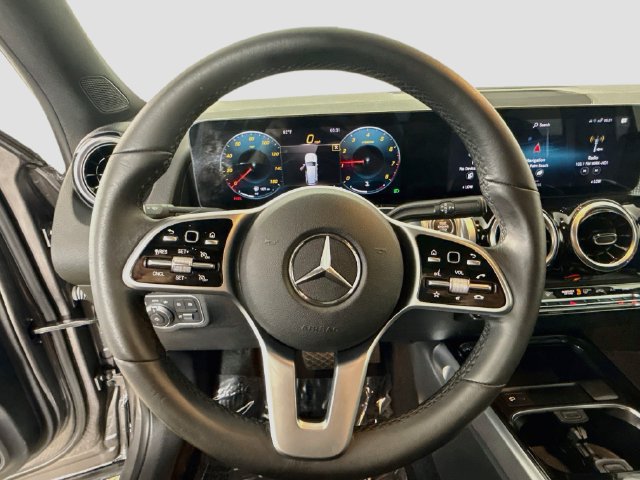 Used 2022 Mercedes-Benz GLB 250 w/ Premium Package Lite image 12