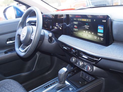 Used 2025 Nissan Kicks SV image 10