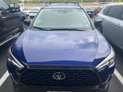Used 2025 Toyota Corolla Cross LE FWD image 2