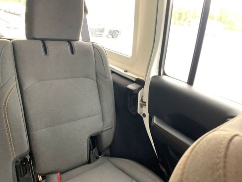 Used 2025 Jeep Wrangler Sahara image 36