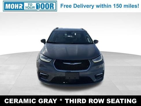 Used 2021 Chrysler Pacifica Touring-L image 8