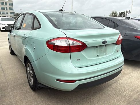 Used 2017 Ford Fiesta SE image 4