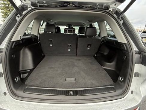 Used 2023 Jeep Grand Cherokee Limited image 10