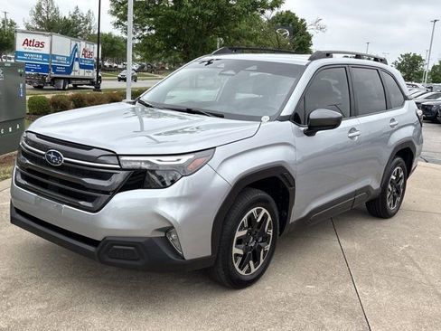 Used 2025 Subaru Forester Premium w/ Convenience Package #1 AWD/4WD image 10