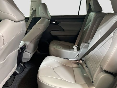 New 2026 Toyota Highlander XLE image 23