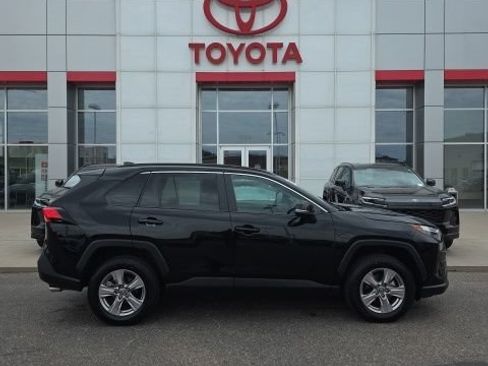Used 2025 Toyota RAV4 XLE AWD/4WD image 6