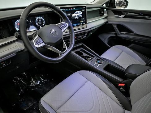 New 2026 Volkswagen Tiguan SE image 6