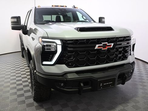 Used 2024 Chevrolet Silverado 2500 ZR2 w/ ZR2 Bison Edition image 9