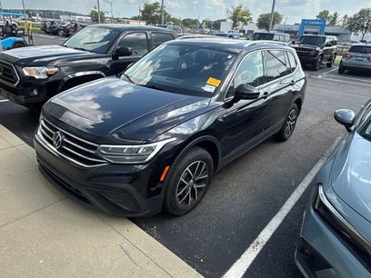 Used 2022 Volkswagen Tiguan SE w/ Panoramic Sunroof Package