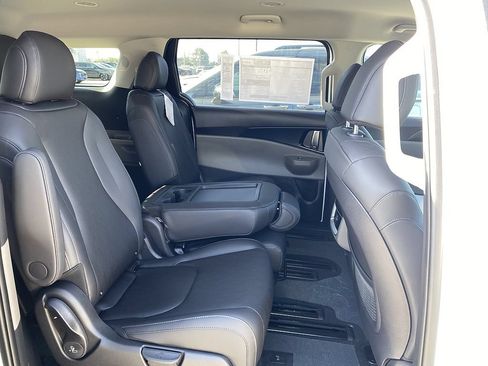 New 2026 Kia Carnival FWD image 20