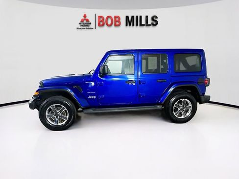Used 2020 Jeep Wrangler Unlimited Sahara w/ Uconnect 4C Nav & Sound Group AWD/4WD image 4