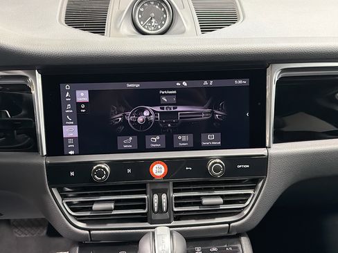 Used 2025 Porsche Macan image 30