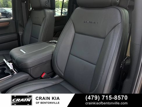 Used 2026 GMC Yukon XL Denali w/ Denali Reserve Package AWD/4WD image 24