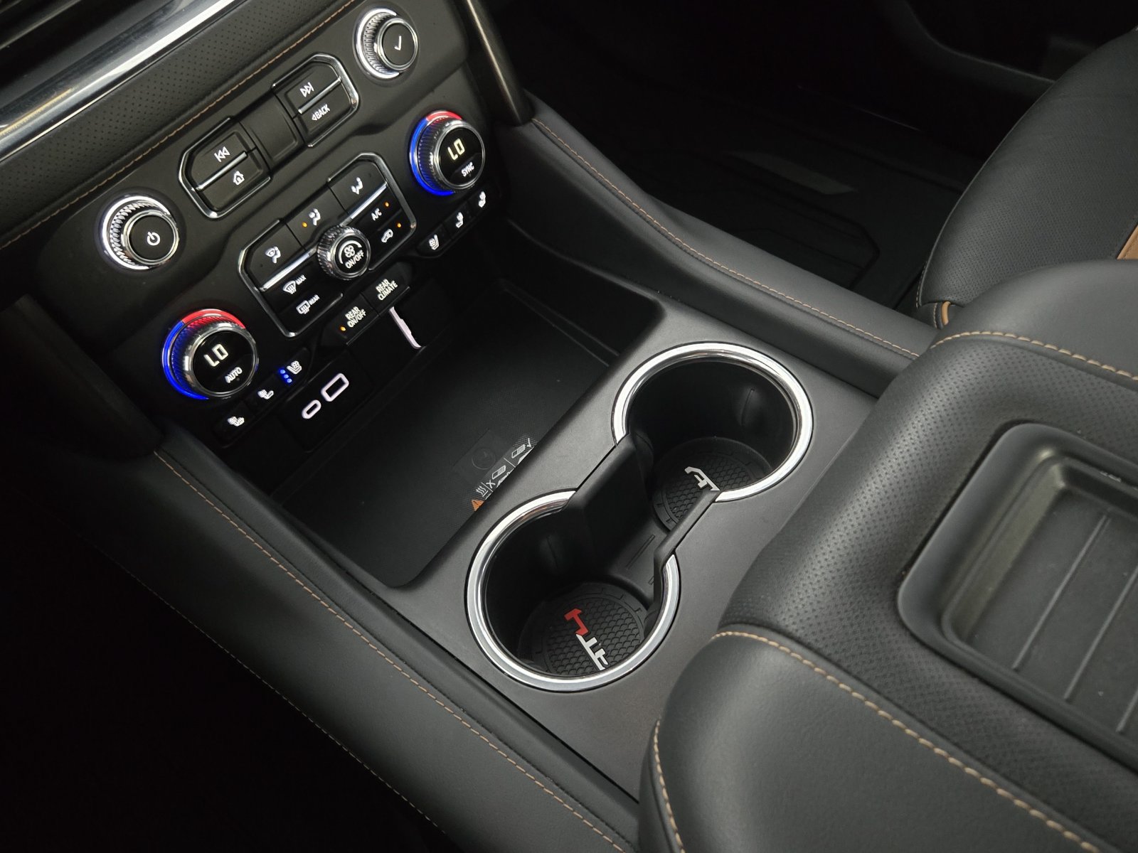 Used 2024 GMC Yukon AT4 w/ AT4 Premium Package AWD/4WD image 20