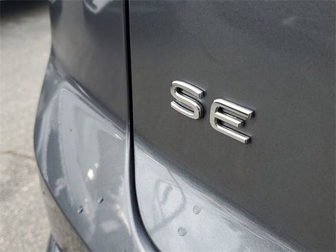 Certified 2025 Volkswagen Atlas Cross Sport SE w/ Panoramic Sunroof Package image 8