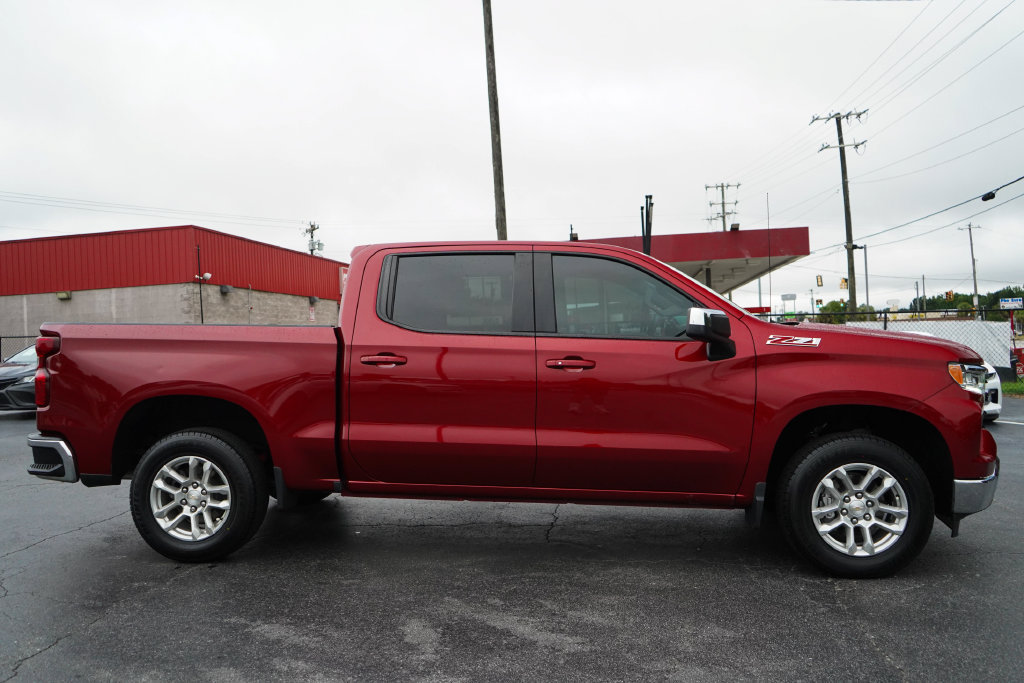 Used 2024 Chevrolet Silverado 1500 LT AWD/4WD image 2