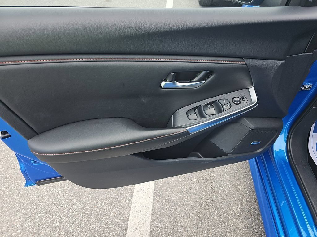 Used 2025 Nissan Sentra SR w/ SR Premium Package FWD image 39